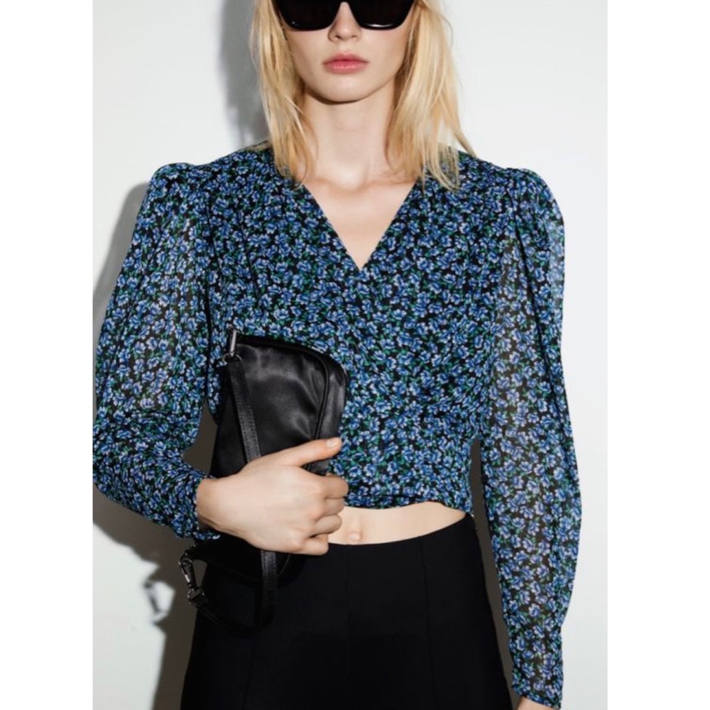Zara Floral Printed Puffed Sleeve Top in Blue Size Medium